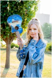 Flight AUC-33 City Elise Ecklund в Москве c доставкой