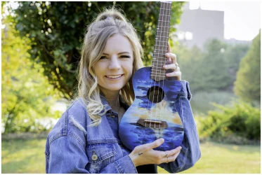 Flight AUC-33 City Elise Ecklund в Москве c доставкой